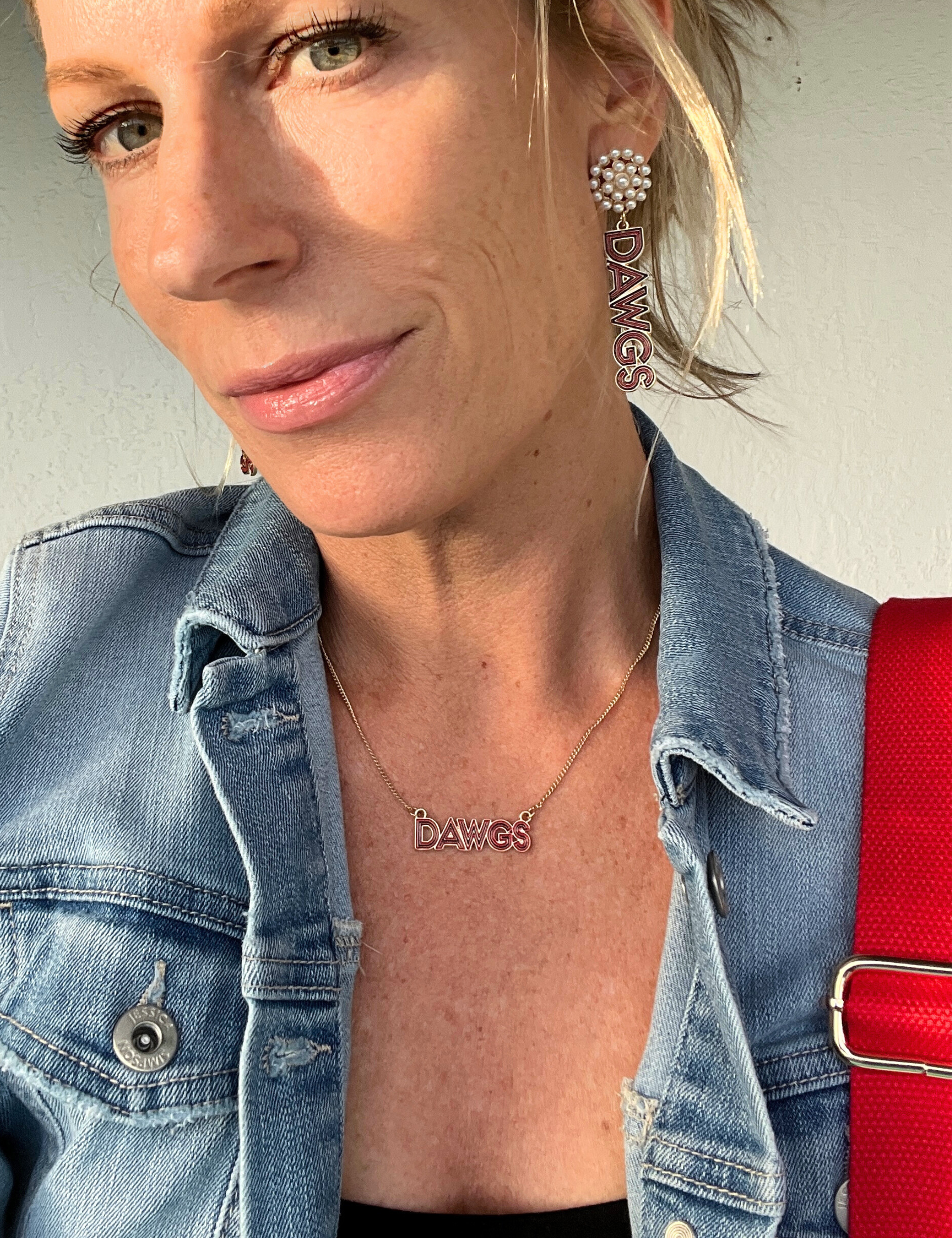 ncaa_dawgs_pearl_earrings.png